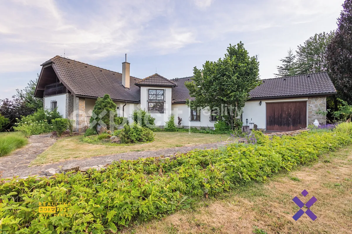 Prodej rodinného domu 257 m², pozemek 16759 m²